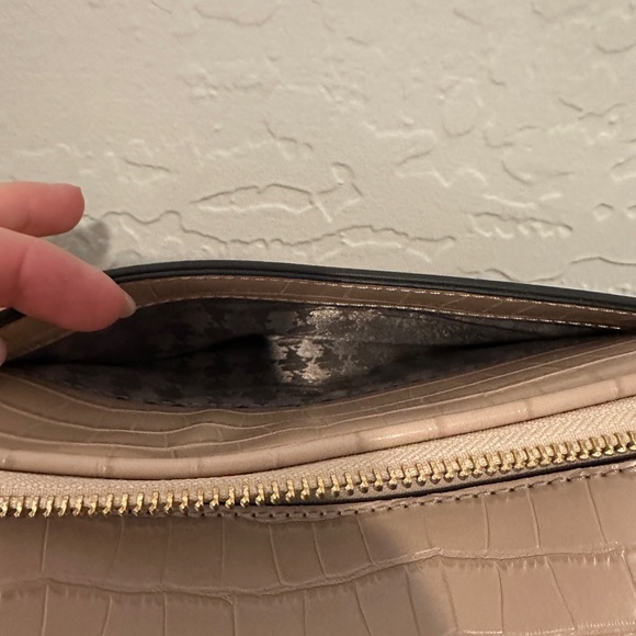 KARL LAGERFELD PARIS Maybelle Crossbody Camera Bag Shell/Tan/Beige color - Picture 14 of 16